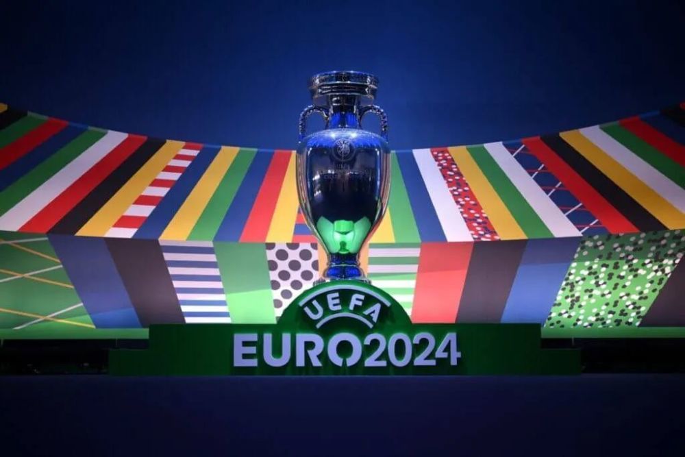欧洲杯预选赛小组赛成绩与欧国联成绩综合评定的机制